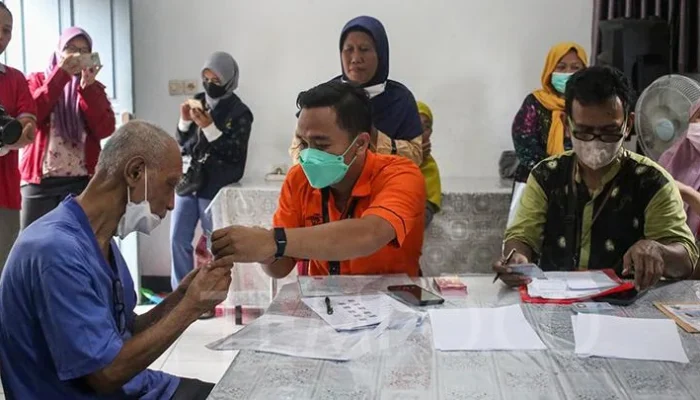 Bantuan Langsung Tunai: Membantu Masyarakat atau Sarana Korupsi?