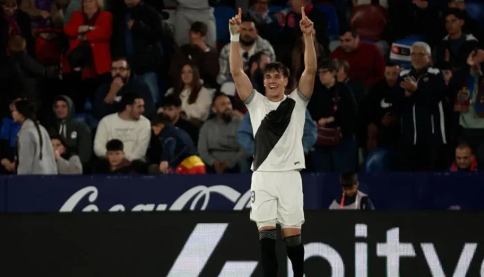 Carlos Espi Merayakan Debutnya di Real Madrid dengan Penuh Emosi