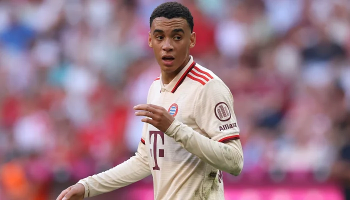 Jamal Musiala Ambruk di Lapangan: Bayern Munich Menghadapi Kekhawatiran Baru