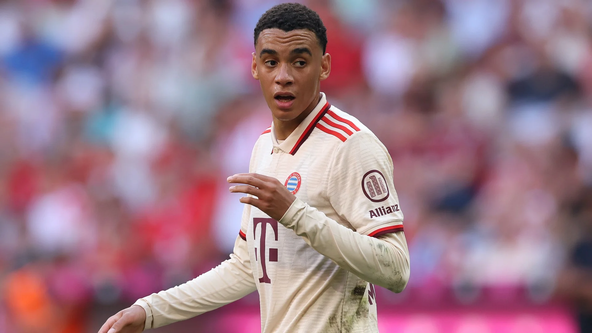 Jamal Musiala Ambruk di Lapangan: Bayern Munich Menghadapi Kekhawatiran Baru