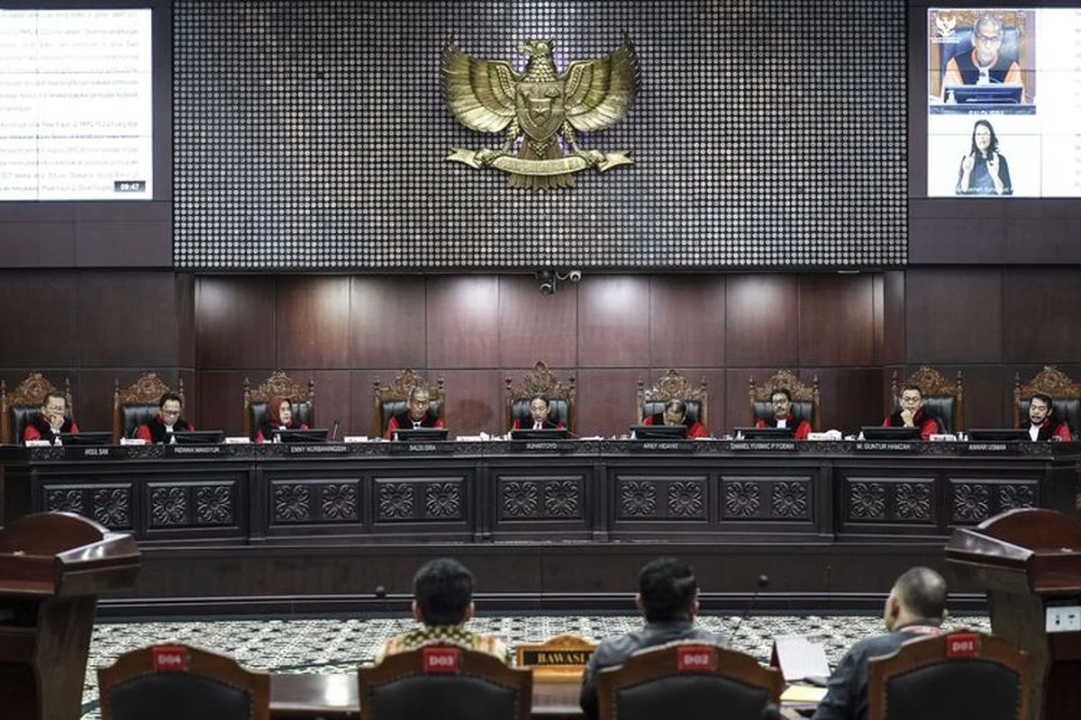 Kabinet Bayangan: Putusan MK soal MBG Tampar Pemerintah, Pertanyaan Pendirian URI