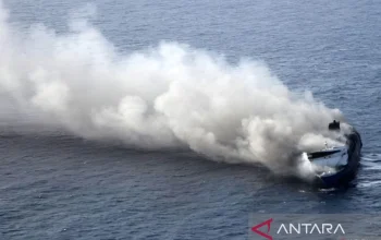 Kapal Mutiara Sentosa II Terbakar: Basarnas Akhiri Monitoring Aktif