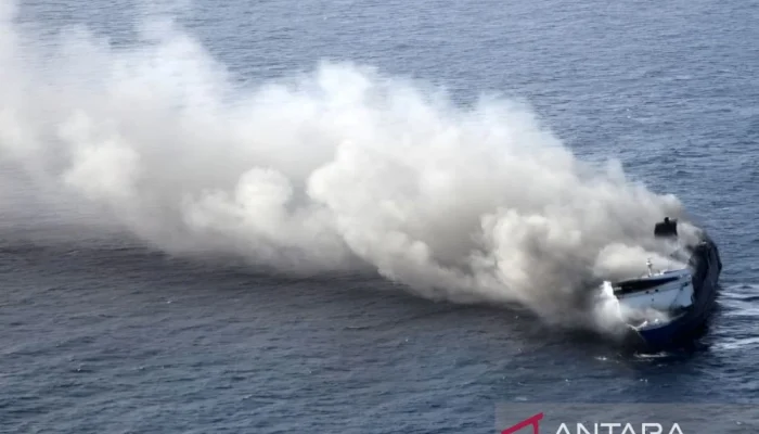 Kapal Mutiara Sentosa II Terbakar: Basarnas Akhiri Monitoring Aktif