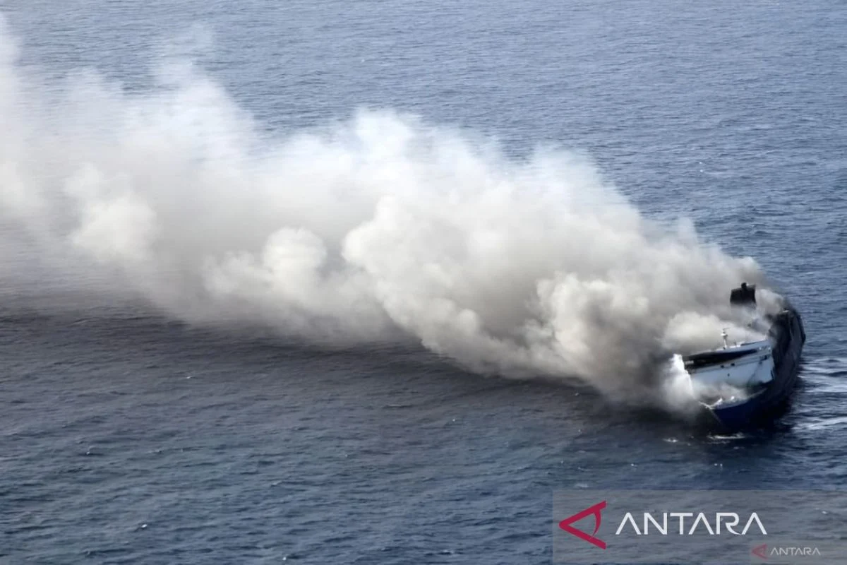 Kapal Mutiara Sentosa II Terbakar: Basarnas Akhiri Monitoring Aktif