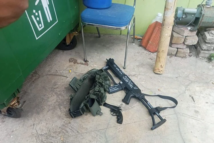 Kasus Temuan Senjata di Sekolah: Adang Daradjatun Minta Polisi Usut Tuntas