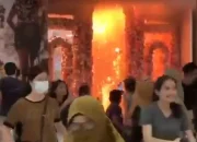 Kebakaran Hebat Melanda Nipah Mall Makassar, Pengunjung Berhamburan