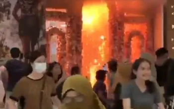 Kebakaran Hebat Melanda Nipah Mall Makassar, Pengunjung Berhamburan