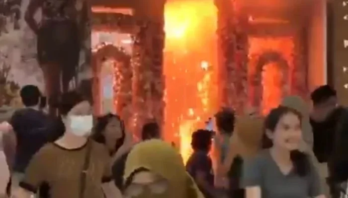Kebakaran Hebat Melanda Nipah Mall Makassar, Pengunjung Berhamburan