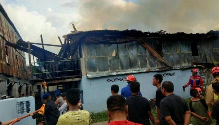 Kebakaran Melanda Mal Nipah Makassar, Dua Orang Mengalami Sesak Napas