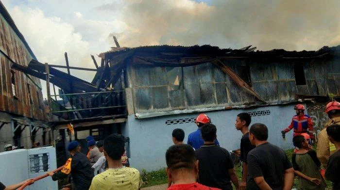 Kebakaran Melanda Mal Nipah Makassar, Dua Orang Mengalami Sesak Napas