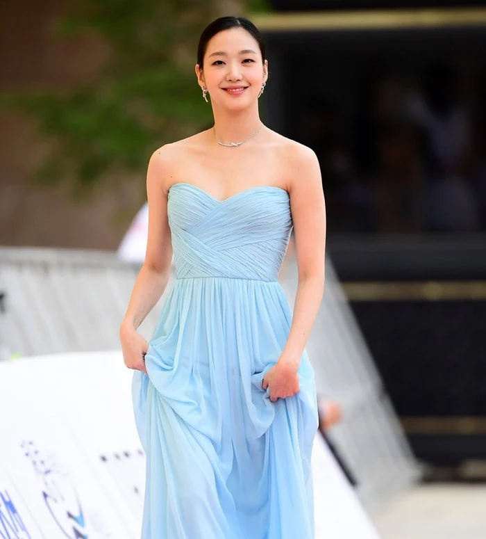 Kim Go Eun Menjadi Sorotan di Blue Dragon Series Awards 2026