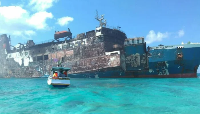 KM Mutiara Sentosa Terbakar di Perairan Sumenep, 5 Orang Tewas dan 41 Hilang