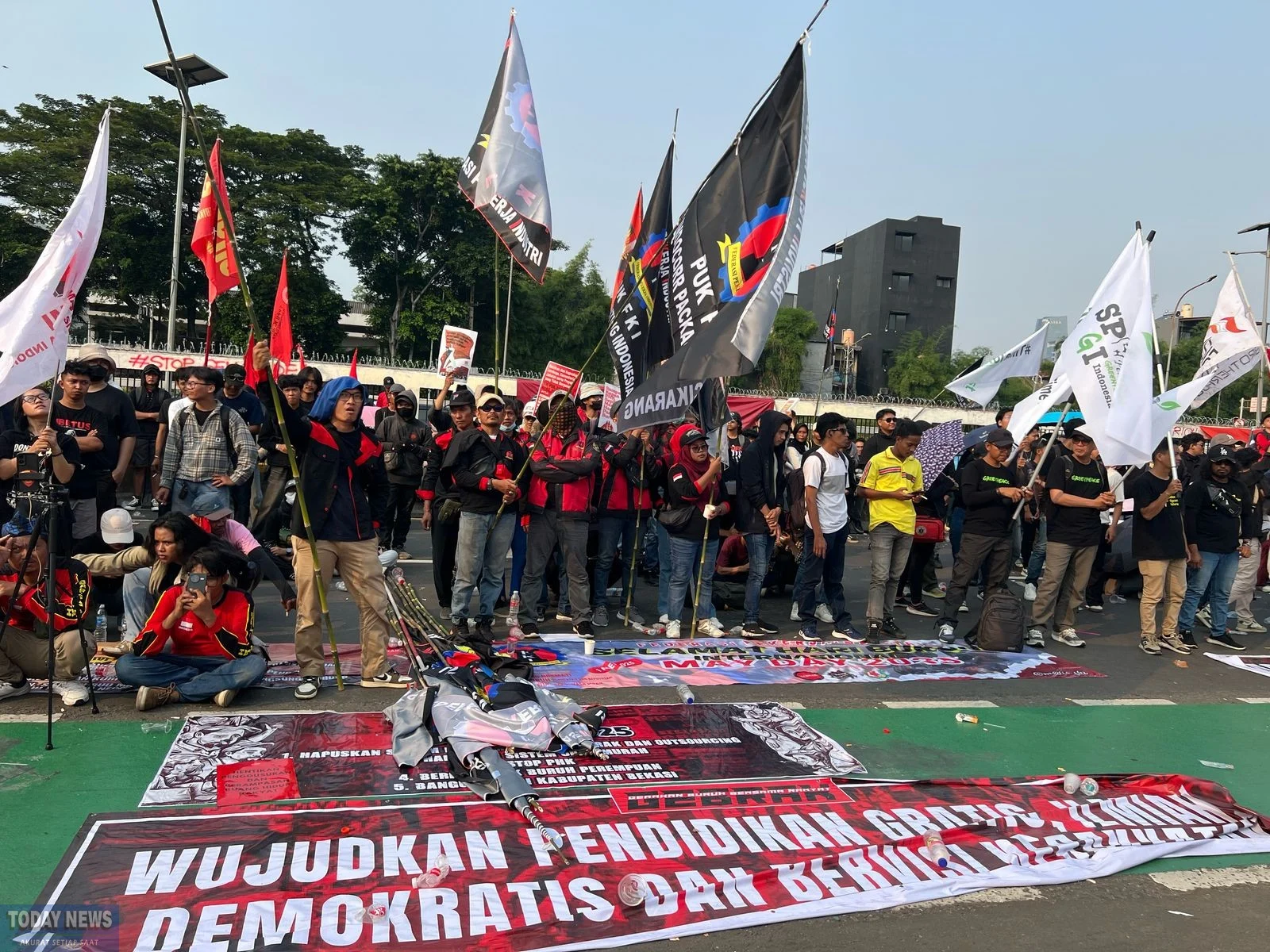 Koalisi Besar Buruh Desak Pemerintah Cabut 3 PP Omnibus Law untuk Lindungi Pekerja