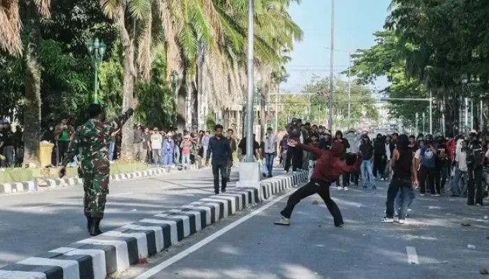 Krisis Keamanan Global: Darurat Militer dan Imigran