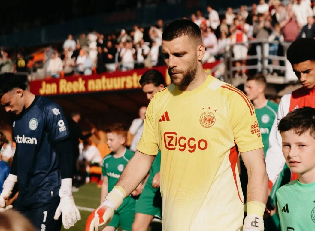 Maarten Paes Bersinar di Ajax, Membawa Tim Lolos ke Babak Playoff Conference League