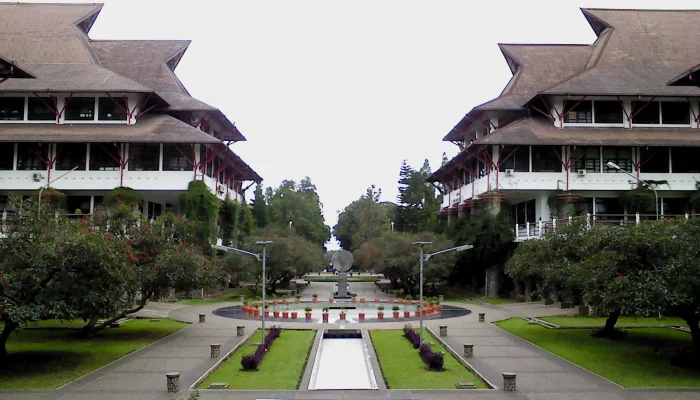 Mengenal Institut Teknologi Bandung: Kisah Masa Lalu hingga Masa Kini