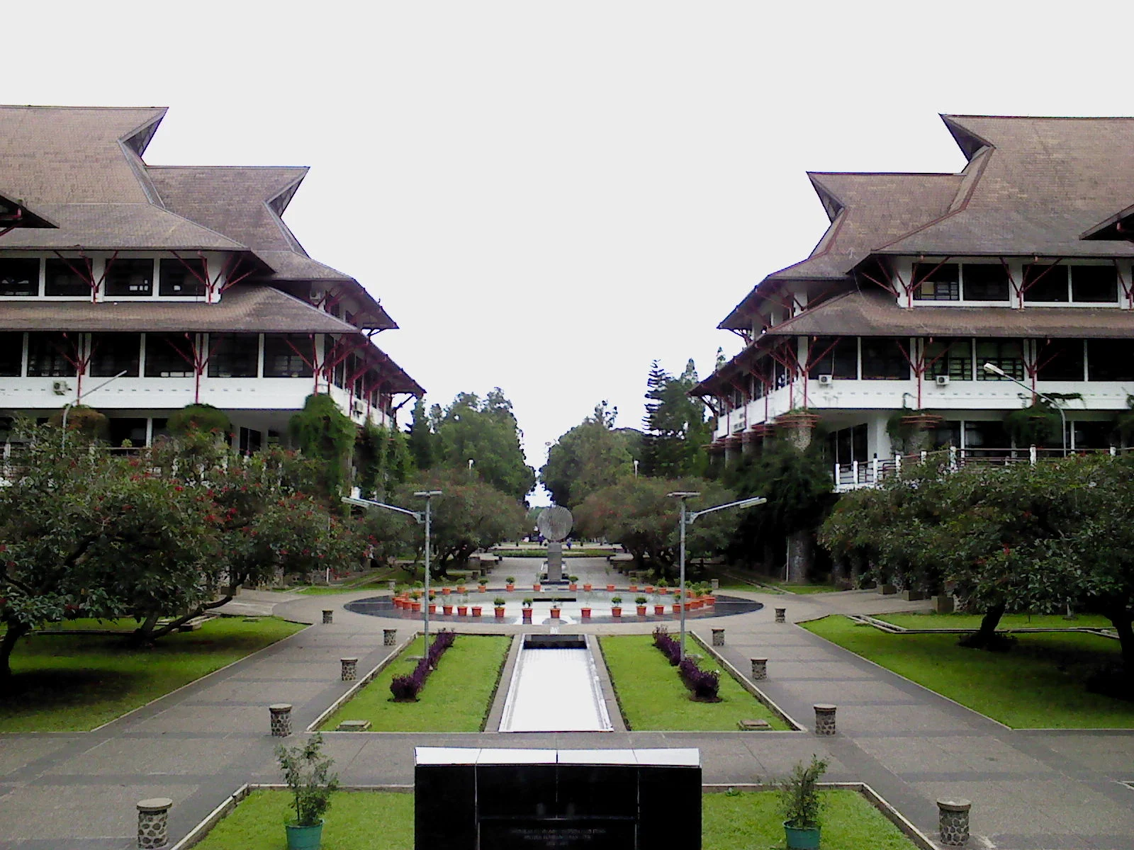 Mengenal Institut Teknologi Bandung: Kisah Masa Lalu hingga Masa Kini