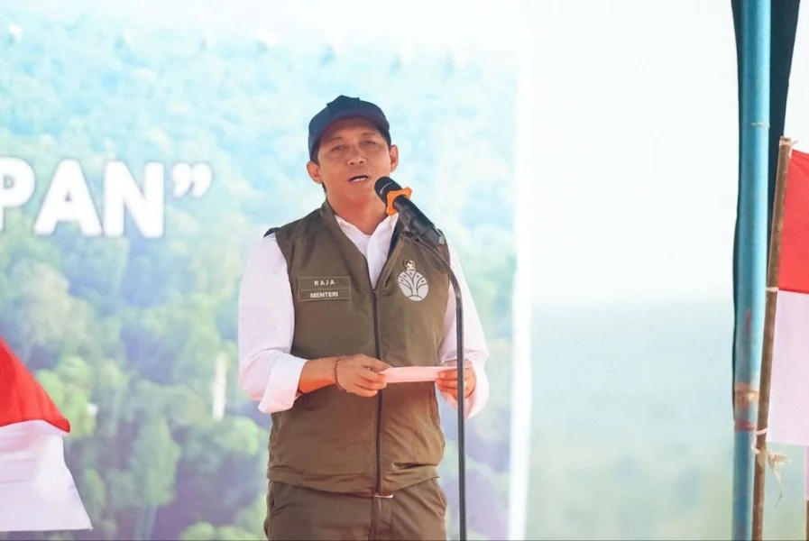 Menteri Kehutanan Raja Juli Antoni: Penyelidikan Karhutla Gunung Bromo Diserahkan ke Aparat Penegak Hukum