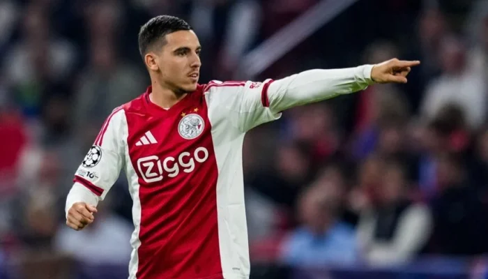 Oscar Gloukh: Bintang Baru Ajax yang Menjanjikan