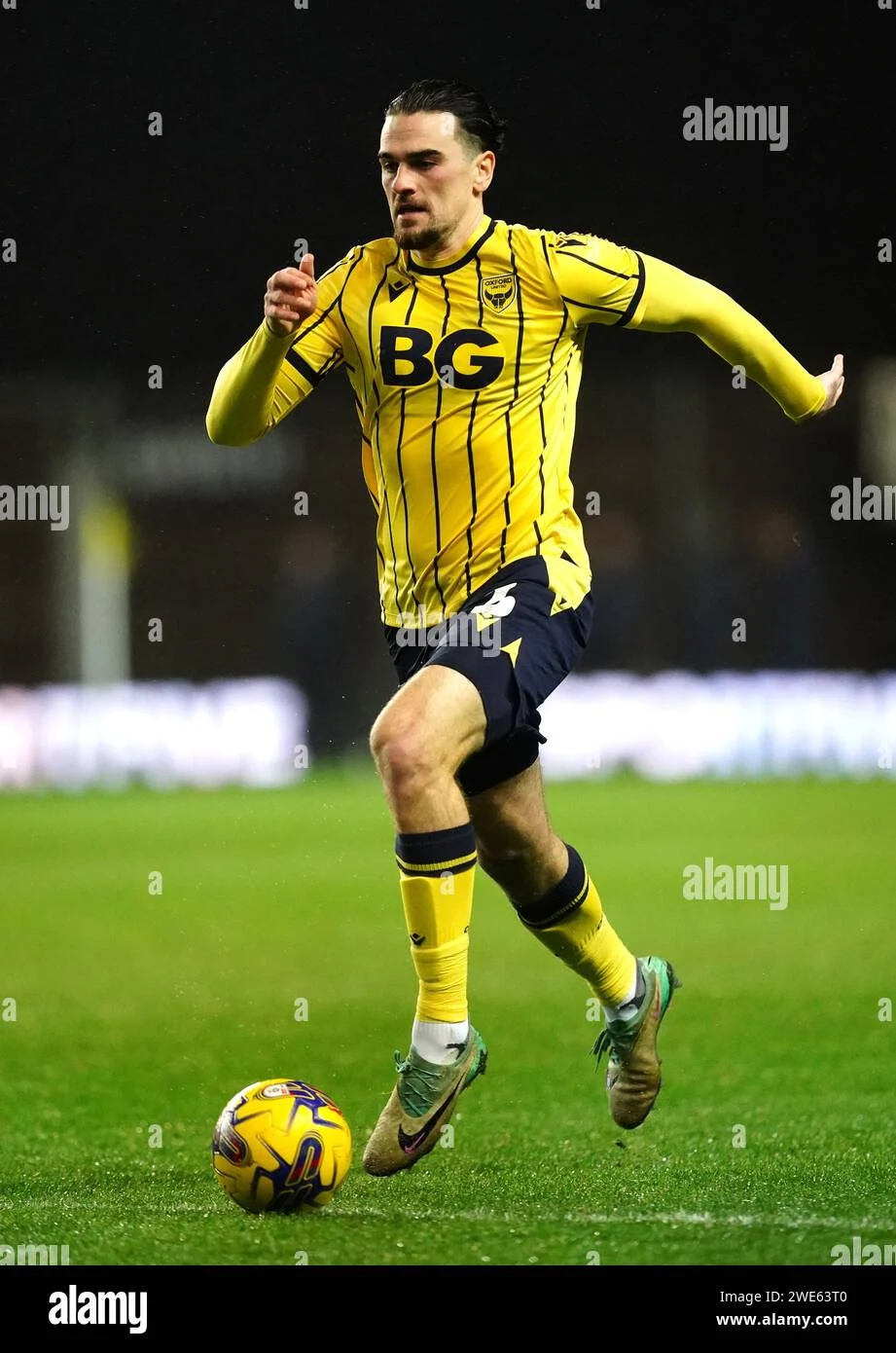 Oxford United 2-2 MK Dons: Ciaron Brown Cetak Gol Penyeimbang di Menit Akhir