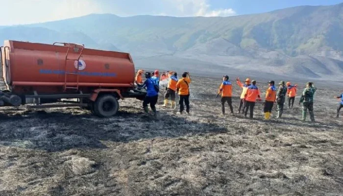 Patroli Gabungan Cegah Api Bromo Membesar, TNI Gelar Pengamanan dan Mitigasi Kebakaran