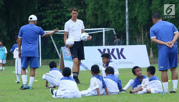 Pelatih dan Pemain Sepak Bola Menghadapi Tantangan Baru