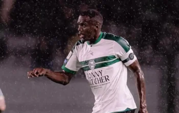 Pemain Coritiba Jatuh ke Terowongan Saat Merayakan Gol yang Dianulir