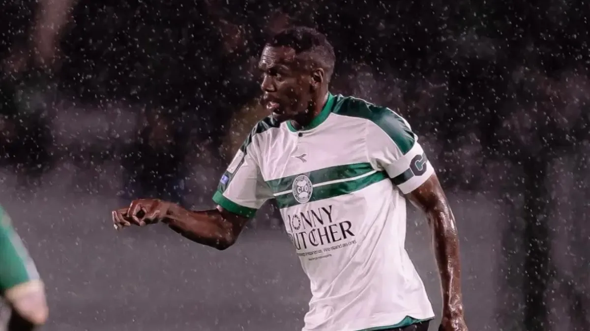 Pemain Coritiba Jatuh ke Terowongan Saat Merayakan Gol yang Dianulir