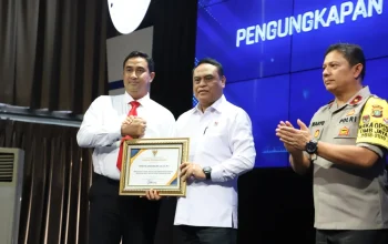 Pencurian Marak, Polres Gresik Beri Penghargaan kepada Anggota dan Warga yang Berprestasi