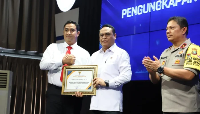 Pencurian Marak, Polres Gresik Beri Penghargaan kepada Anggota dan Warga yang Berprestasi