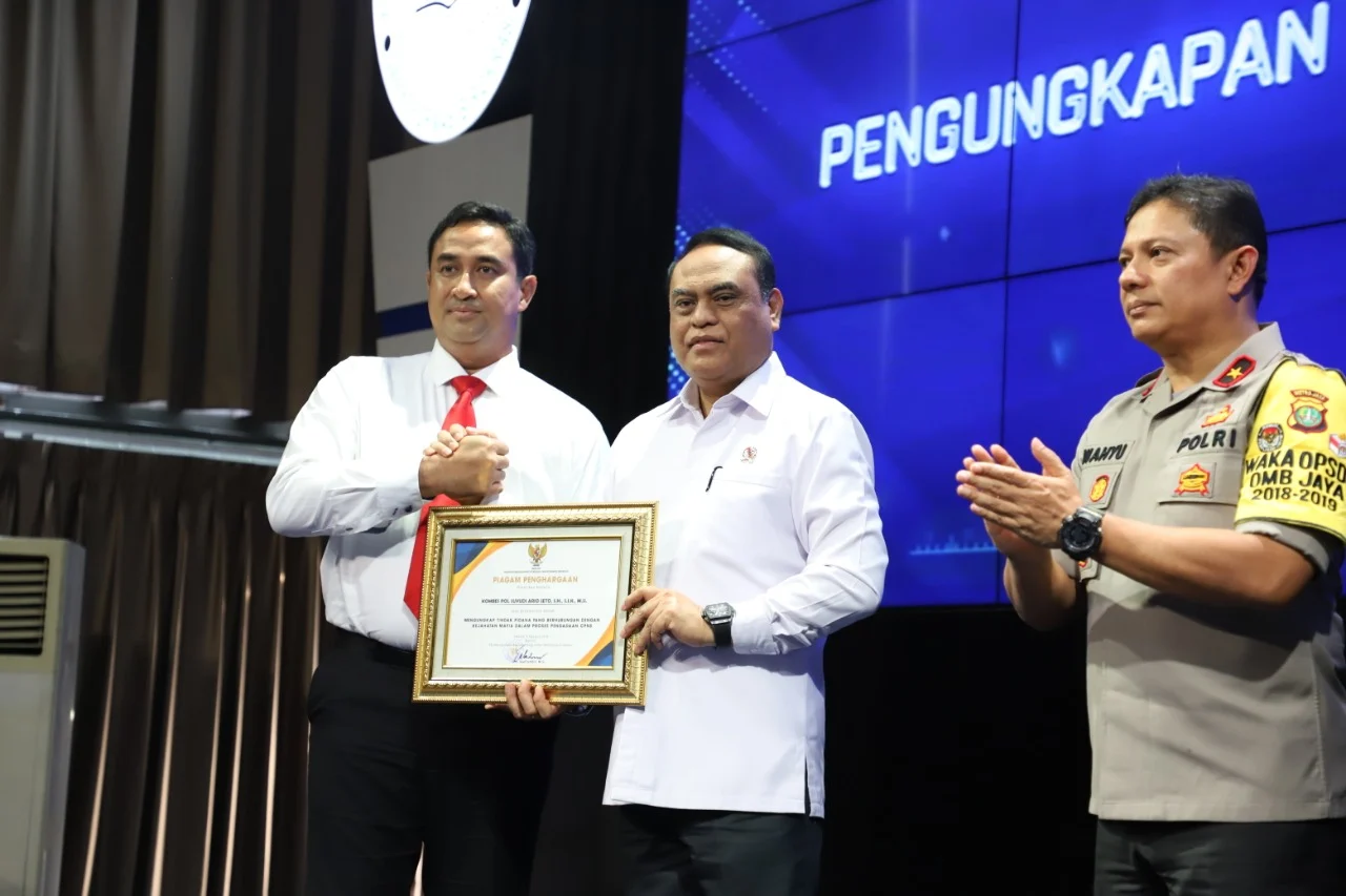 Pencurian Marak, Polres Gresik Beri Penghargaan kepada Anggota dan Warga yang Berprestasi