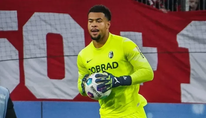 PSG Gagal Rekrut Mika Godts dari Ajax, Sementara Noah Atubolu Terjebak dalam Persoalan Transfer
