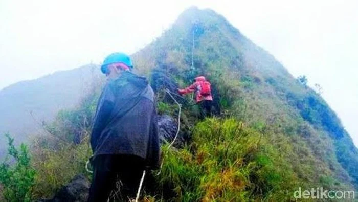 Puncak Gunung Piramid: Tantangan dan Bahaya Pendakian