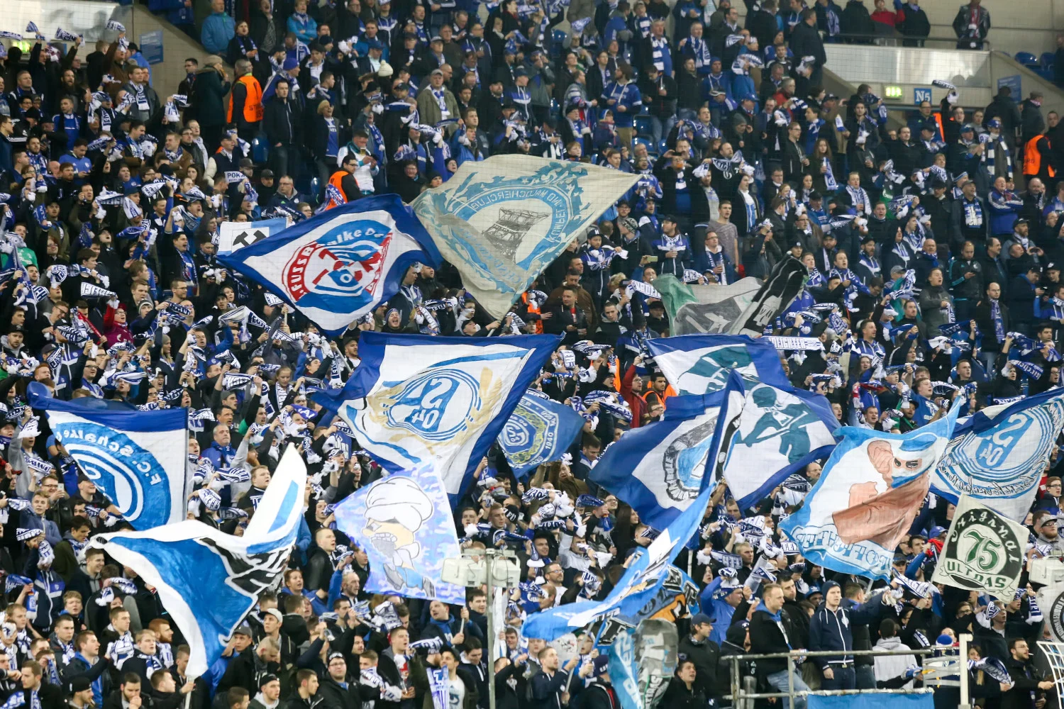Schalke 04 Disambut 100.000 Fans, Tapi Takluk 0-3 dari Atalanta