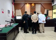 Tes Medis dan Persidangan: Dua Wajah Berita Hari Ini