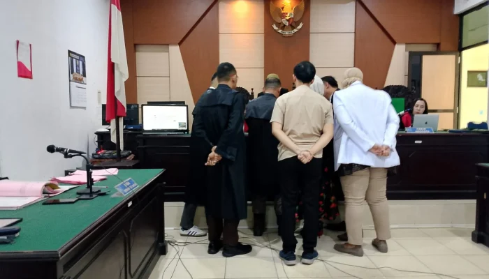 Tes Medis dan Persidangan: Dua Wajah Berita Hari Ini