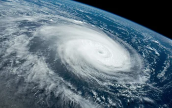 Typhoon Noul Menghantam Hong Kong: Dampak dan Kerugian