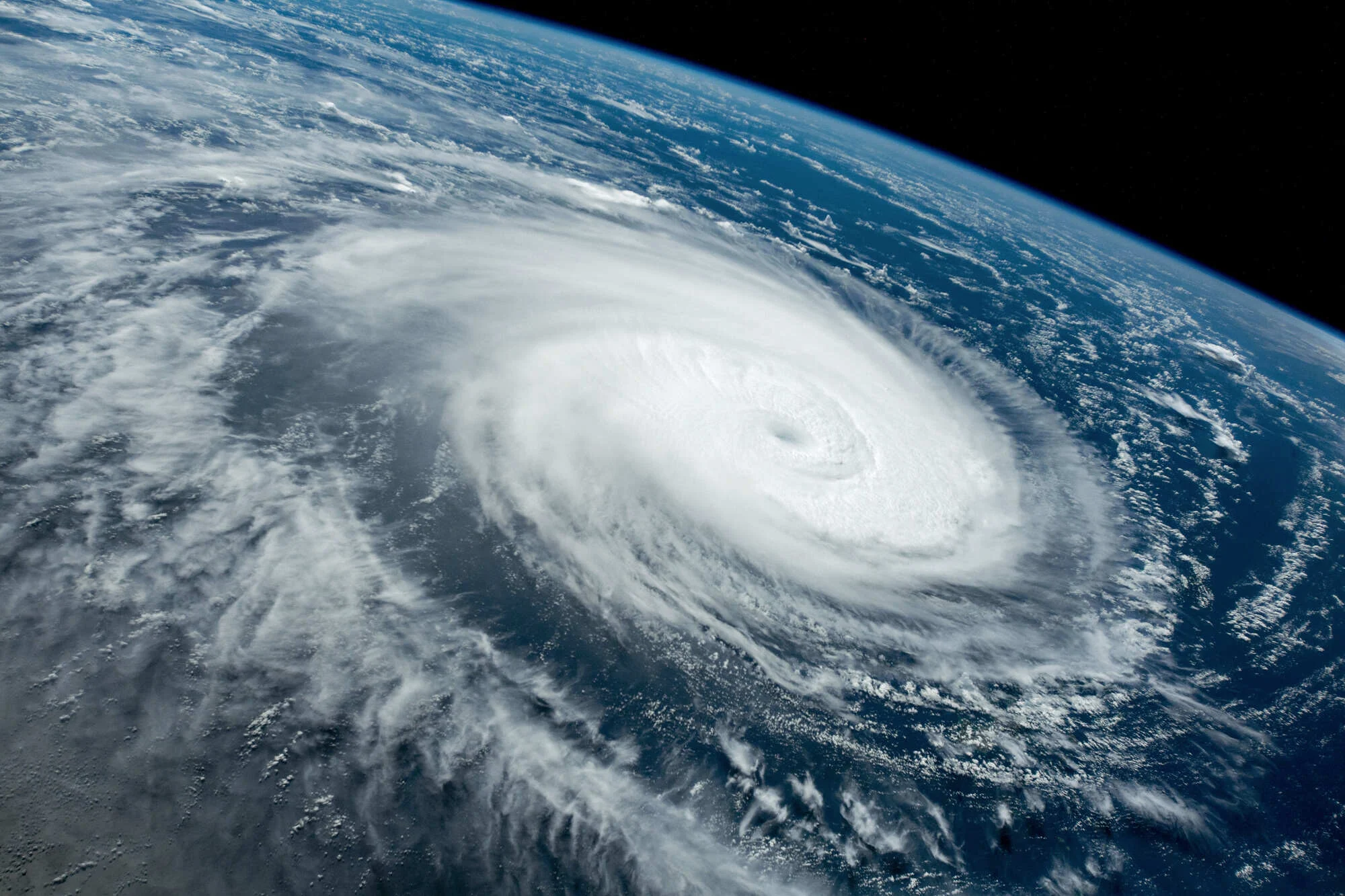 Typhoon Noul Menghantam Hong Kong: Dampak dan Kerugian
